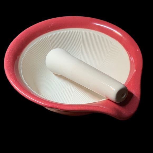 Crush & grind in style with this hard to find Mortar and Pestle NWT 6"x5.6"x2.4” - Picture 1 of 13